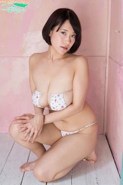 泳池水下泳衣乳揉捏